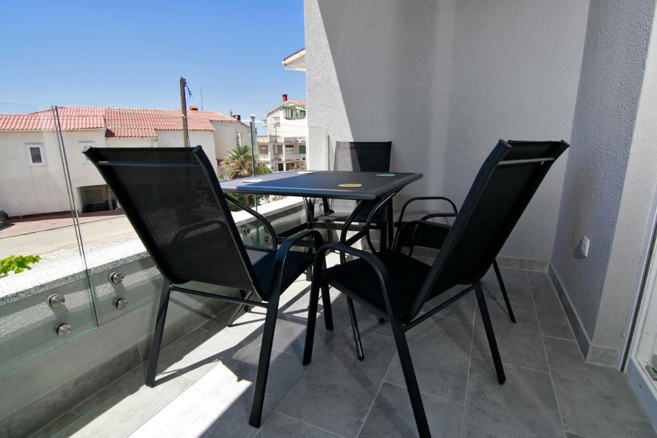 Apartments Luna Novalja Exterior foto